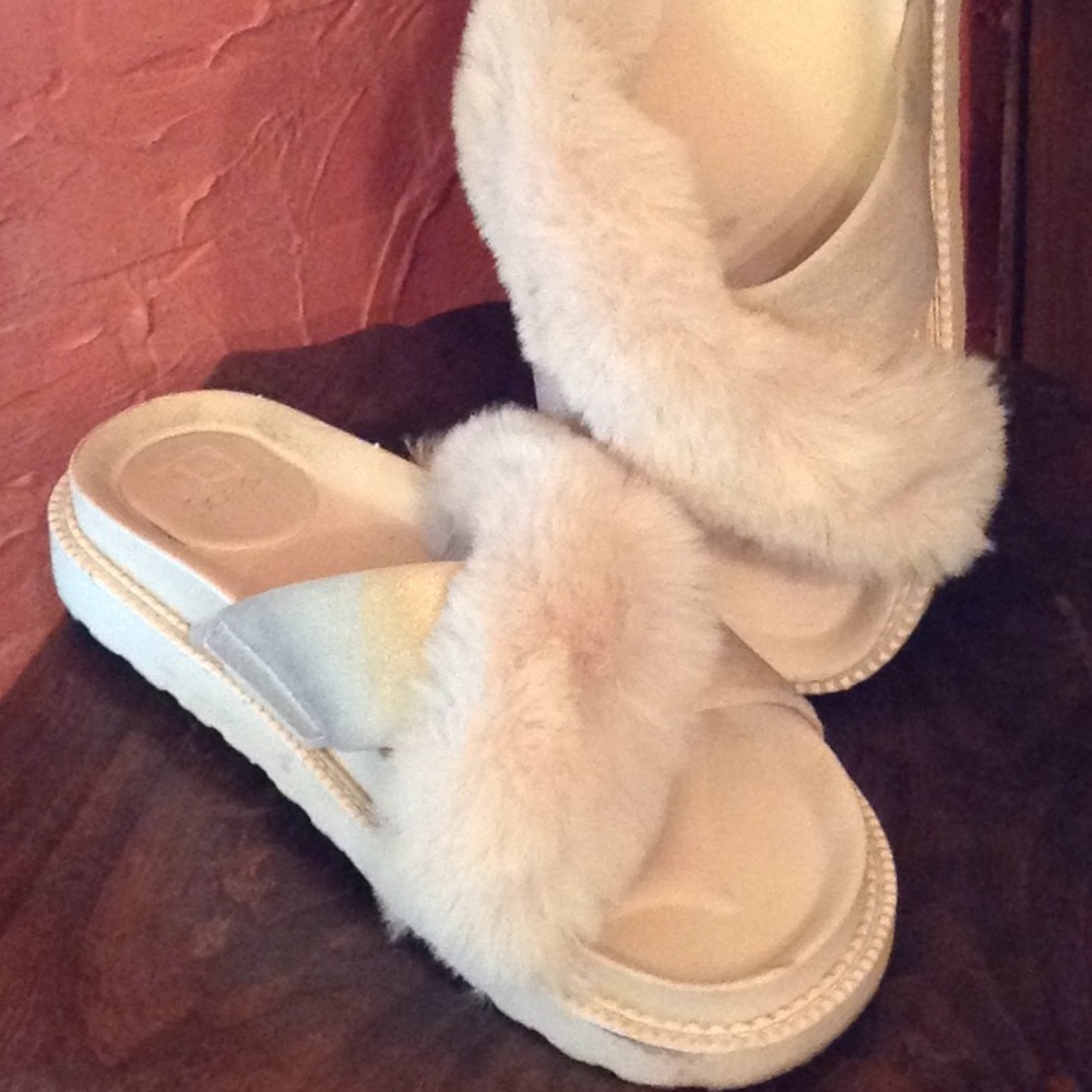 Nude/pale peach tone slide shoes